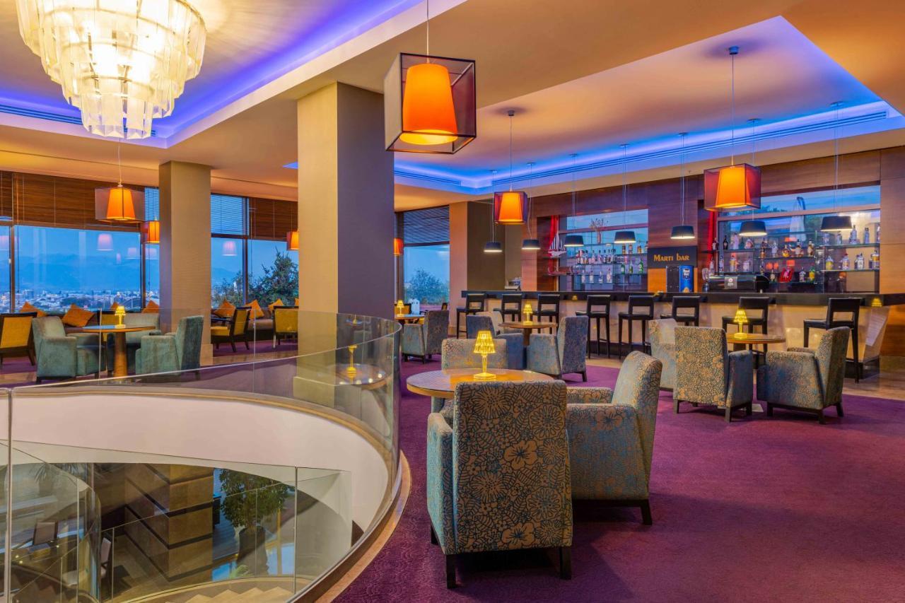 โรงแรมเซลิก พาเลซ คอนเวนชั่น เซ็นเตอร์ เทอร์มอล สปา บูร์ซา ภายนอก รูปภาพ The bar at the hotel